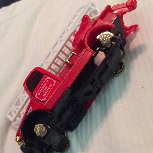 Free!!! Junye toys Fire Truck (broken) - Picture 2 of 6